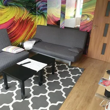 Ohmyhome Zlota Colors Warschau