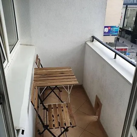 Ohmyhome Zlota Colors Warschau