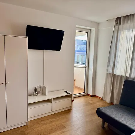 Ohmyhome Zlota Daire Varşova