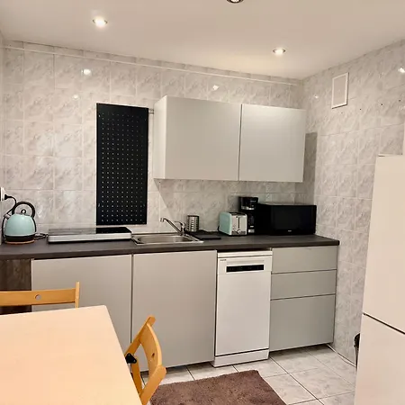 Ohmyhome Zlota Colors